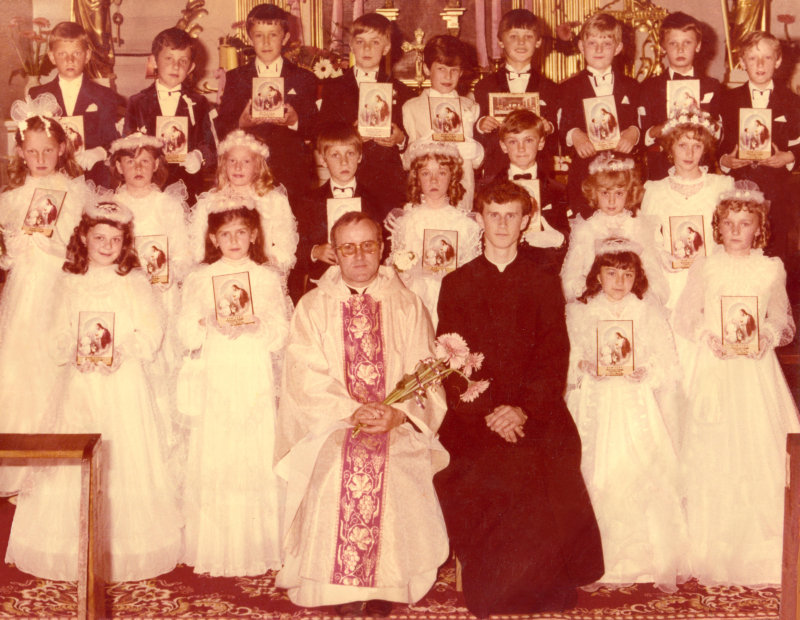 Pierwsza Komunia Święta z ks. Wacławem Szcześniakiem, maj 1989 roku
