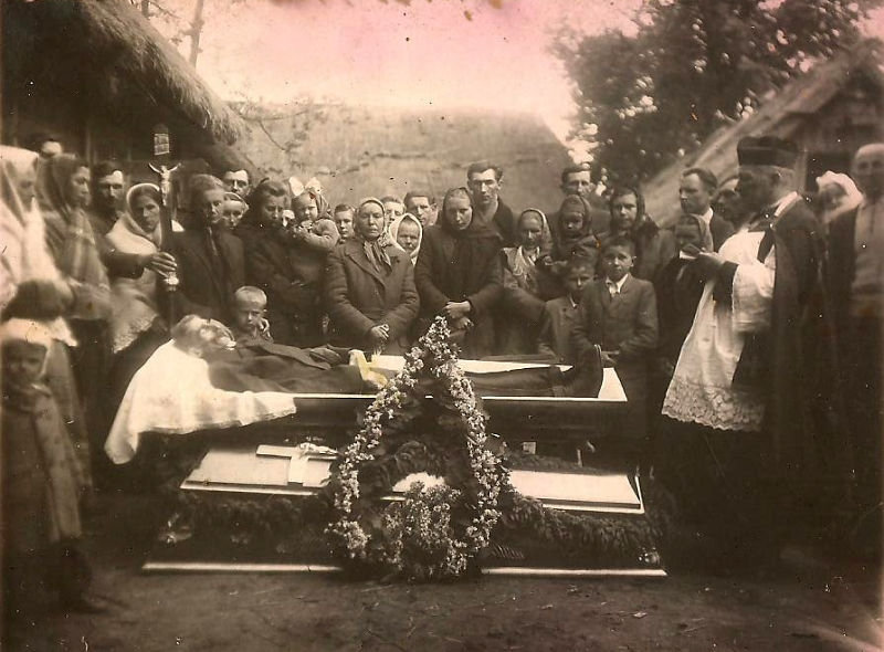 Pogrzeb Pawła Luby  z ks. Franciszkiem Kołodziejskim, 1952 rok
